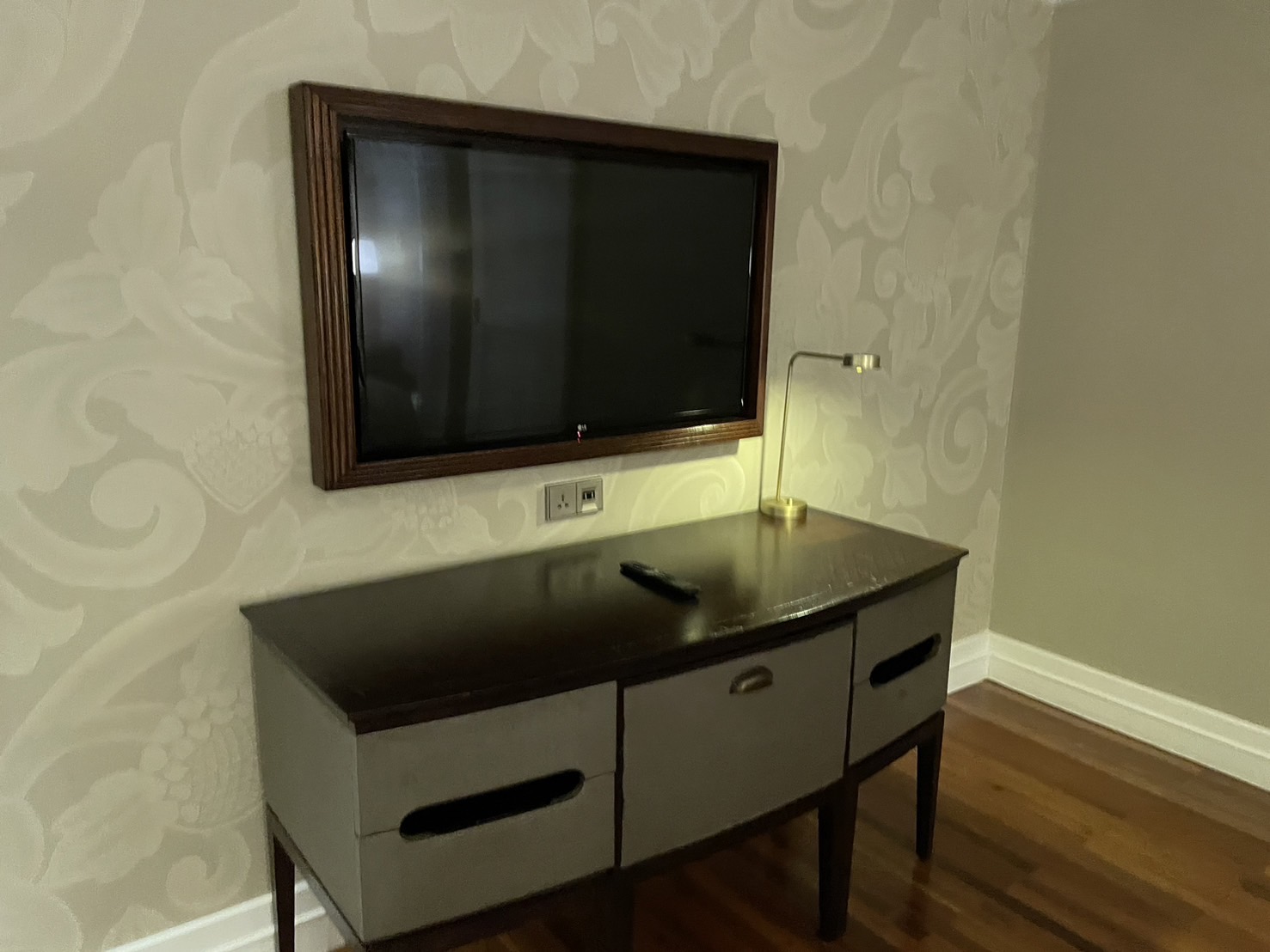2階テレビ