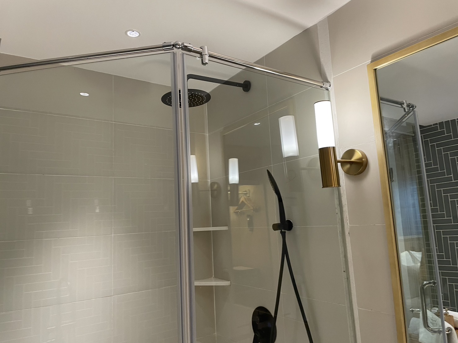 �������ڡ���