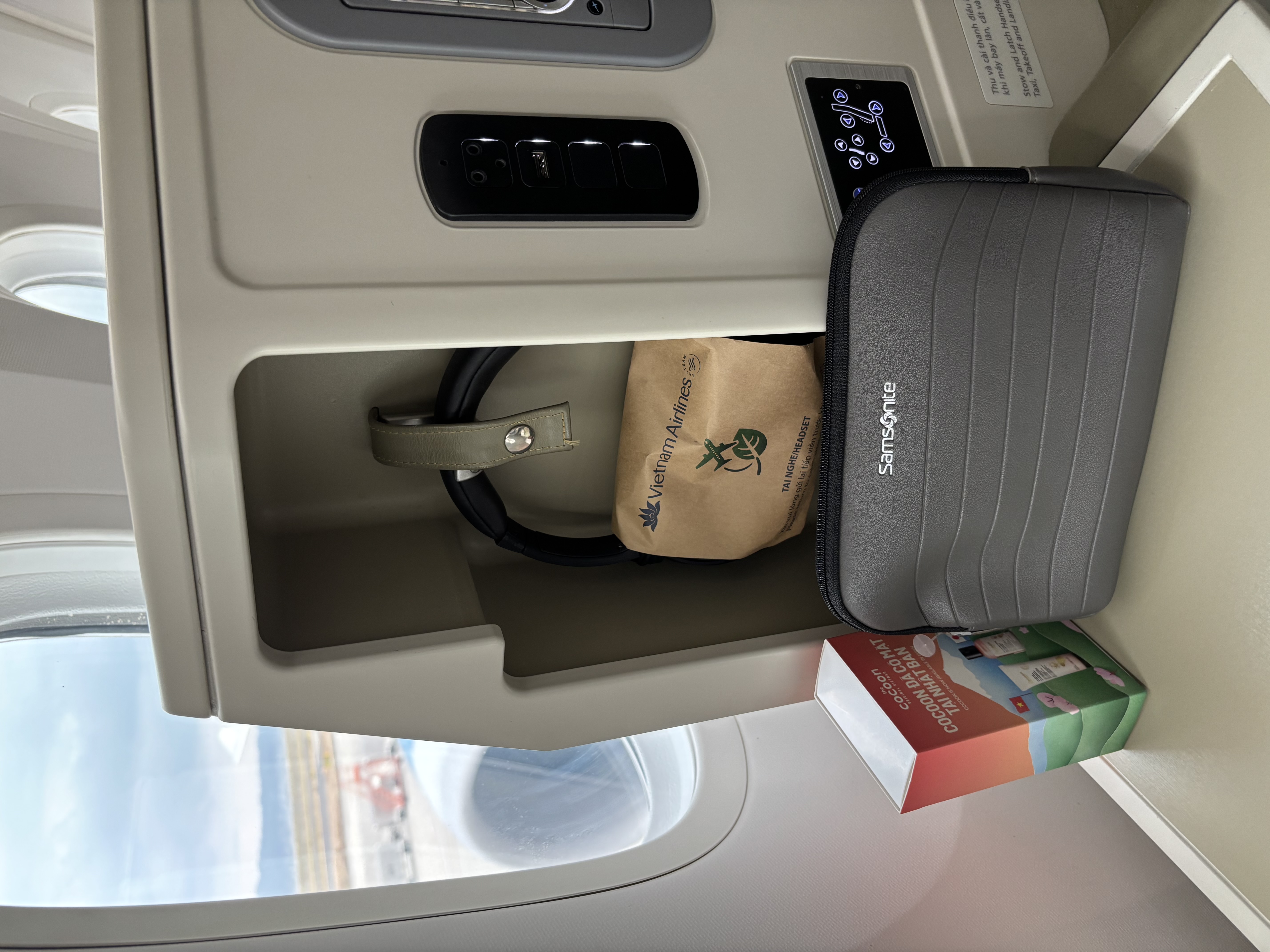 ����˥ƥ���