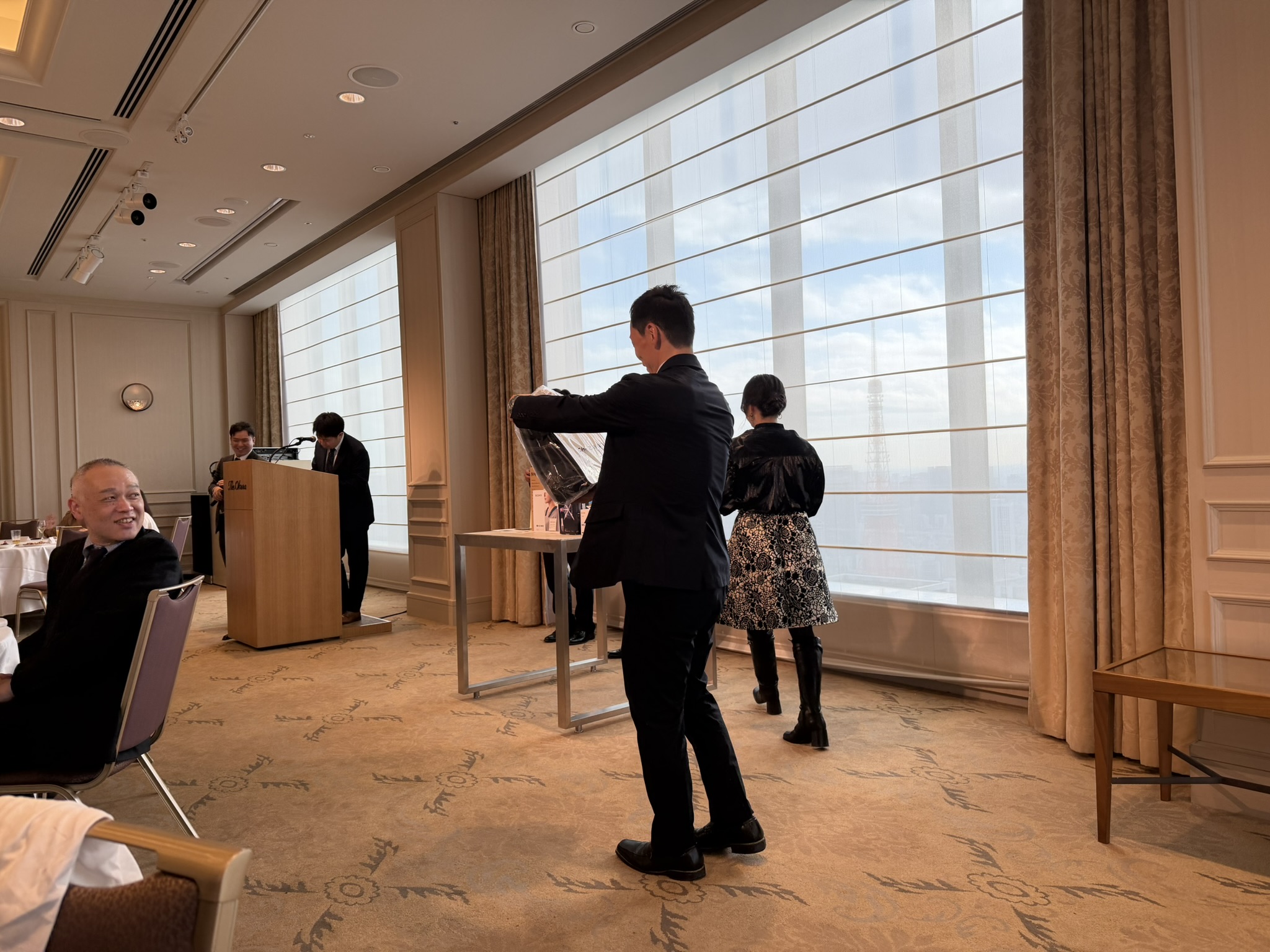 ����͉����낤�H