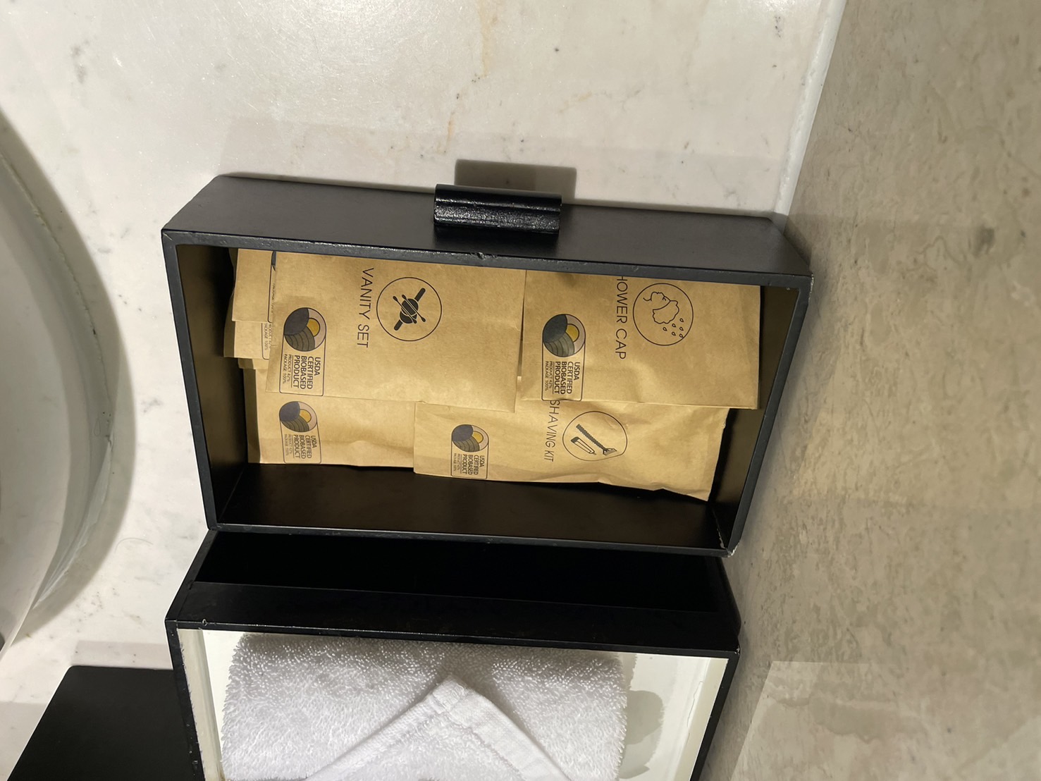 ����˥ƥ���