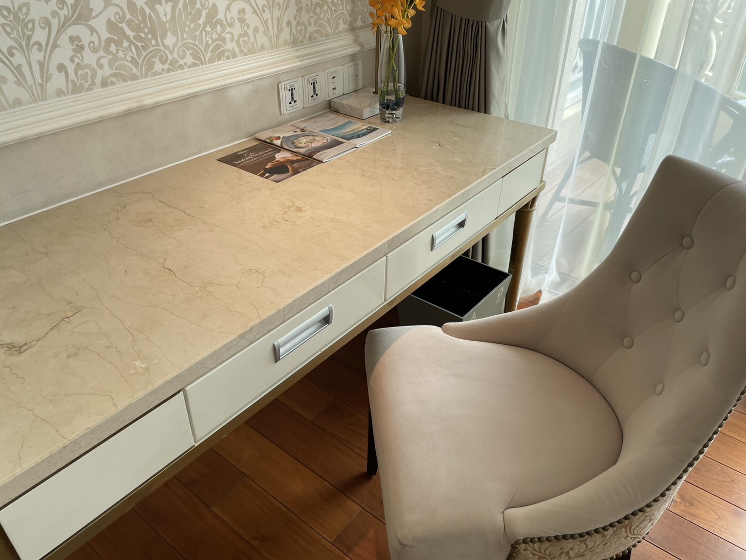 �ơ��֥륹�ڡ���