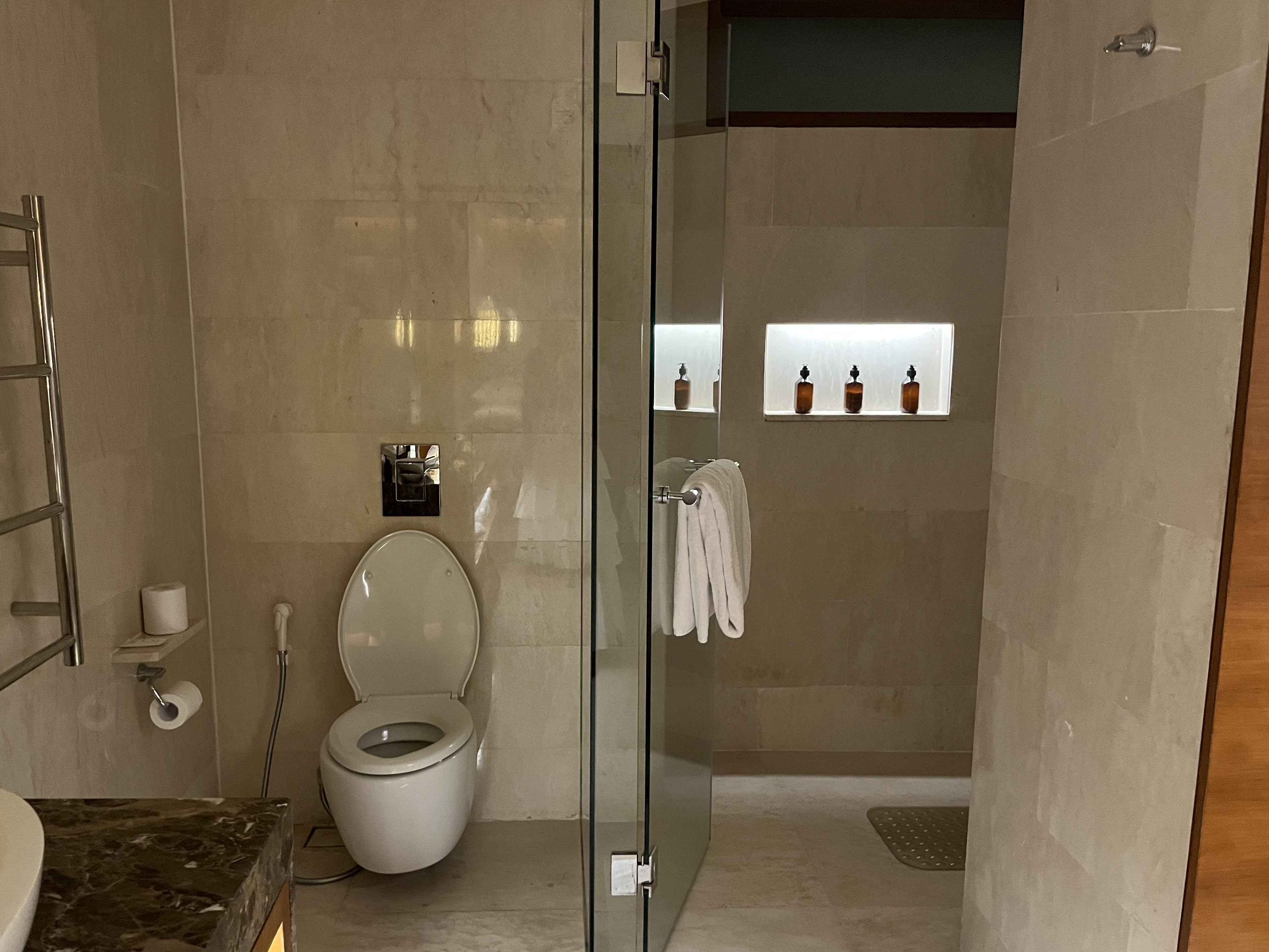 �o�X���[��