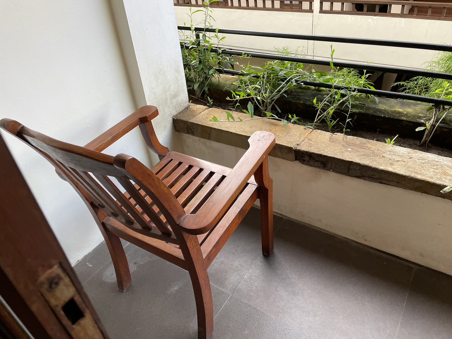 �o���R�j�[�X�y�[�X