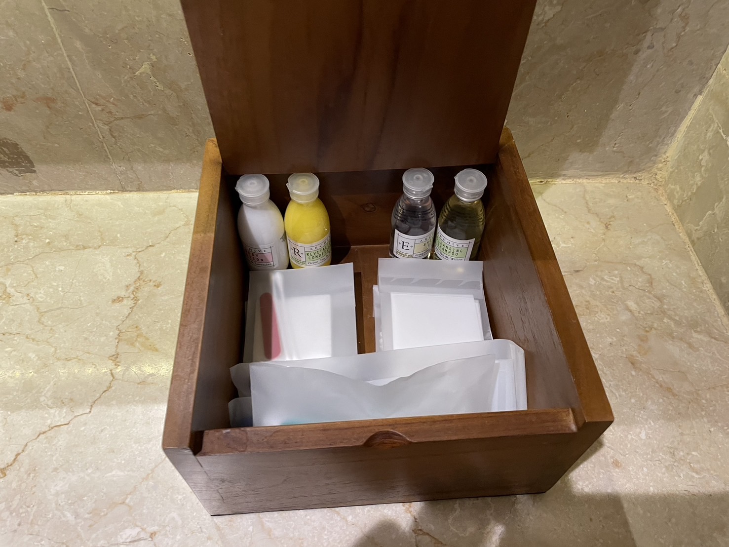 �A���j�e�B��