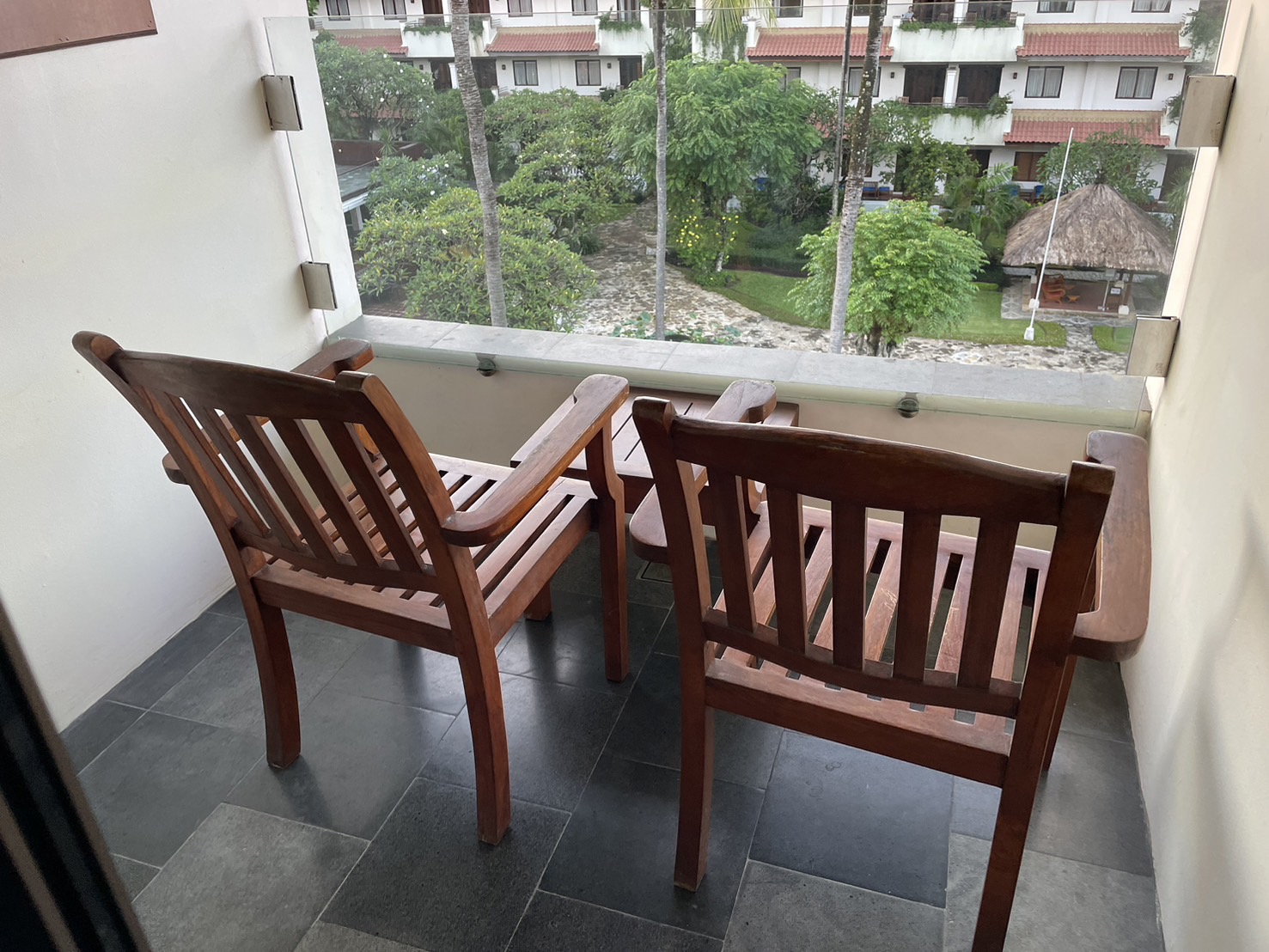 �o���R�j�[�X�y�[�X