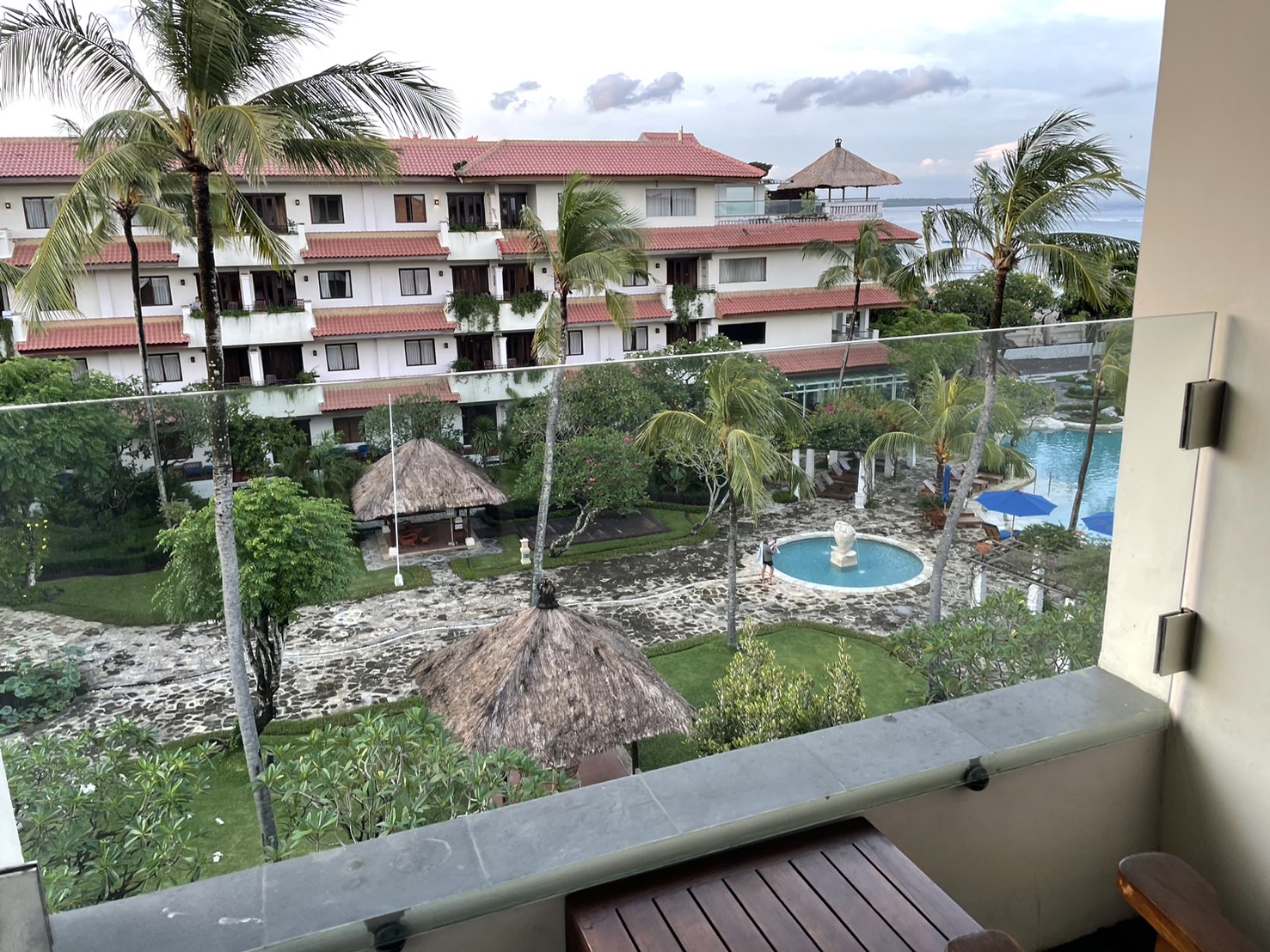 �o���R�j�[�X�y�[�X����̒���