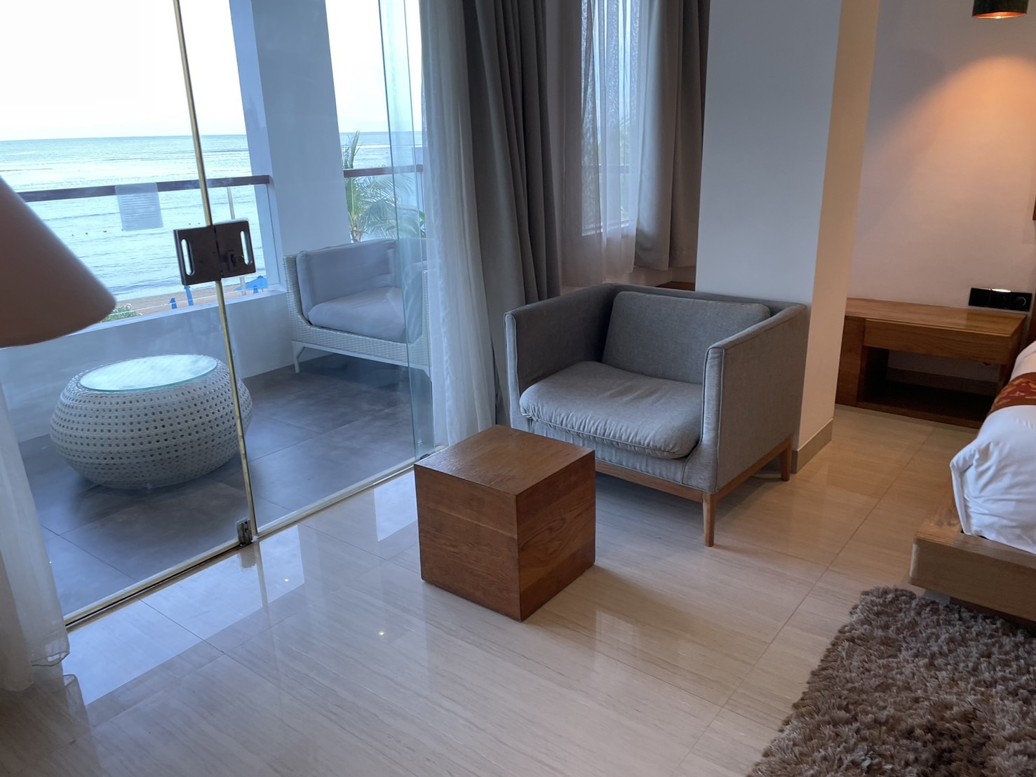 �x�b�h���[�����̈֎q