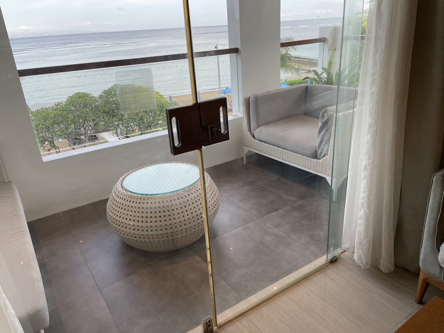 �o���R�j�[�X�y�[�X