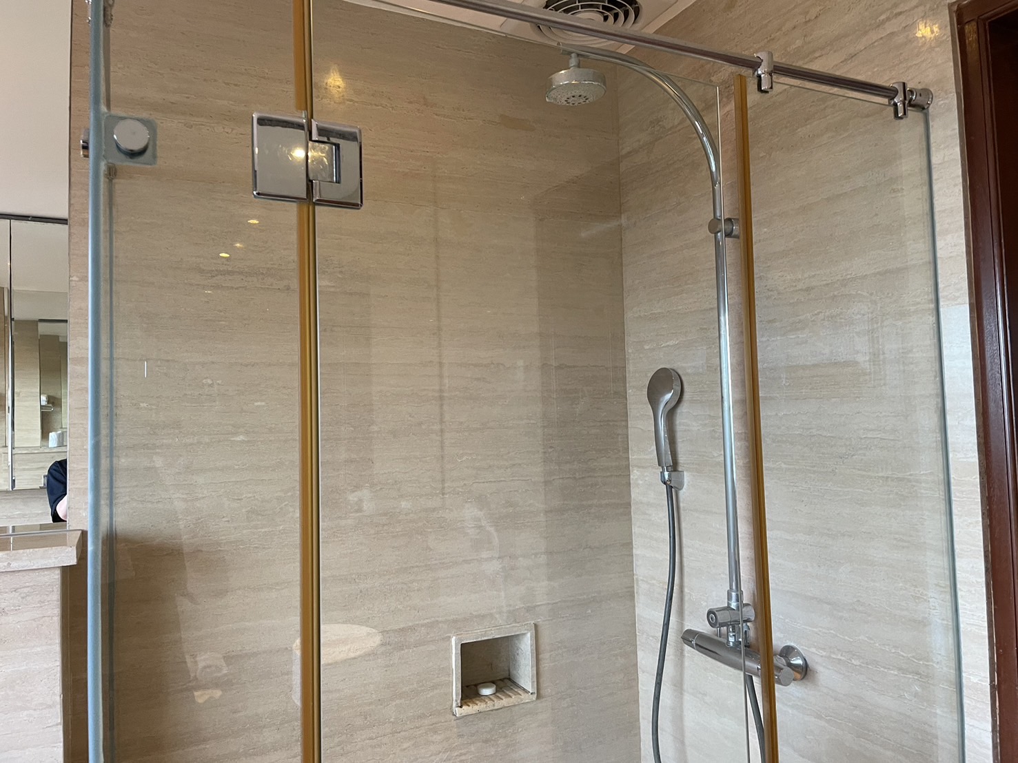 �V�����[�X�y�[�X