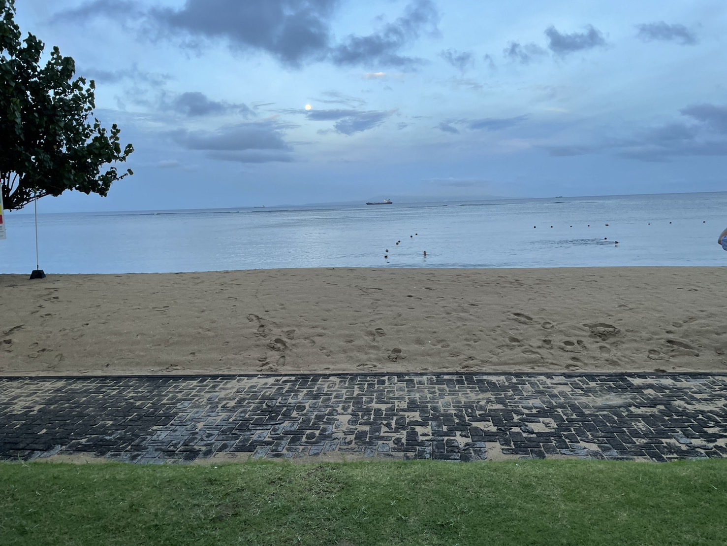 �v���C�x�[�g�r�[�`