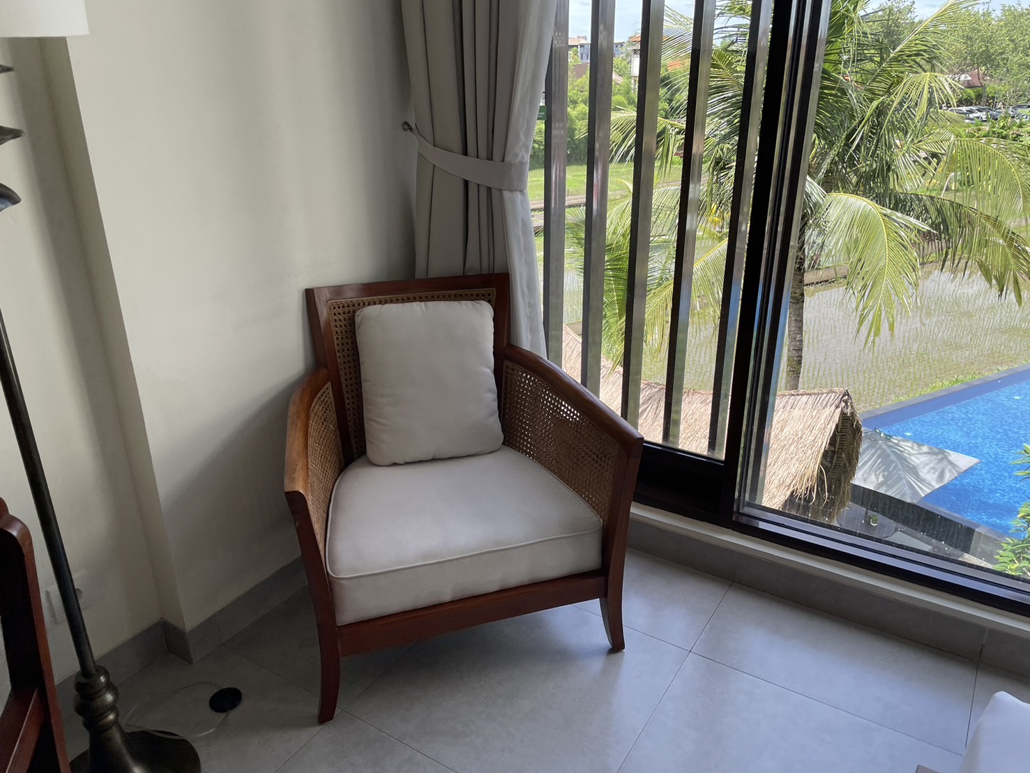 ���r���O�X�y�[�X�̈֎q