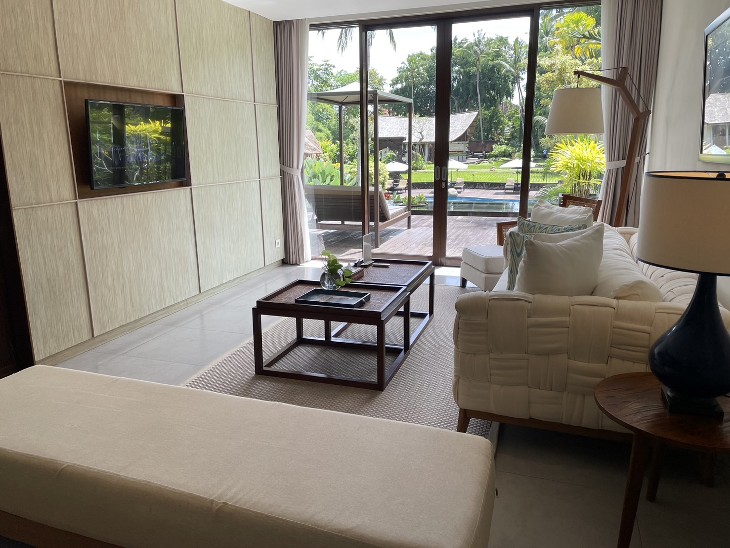 ���r���O���[��