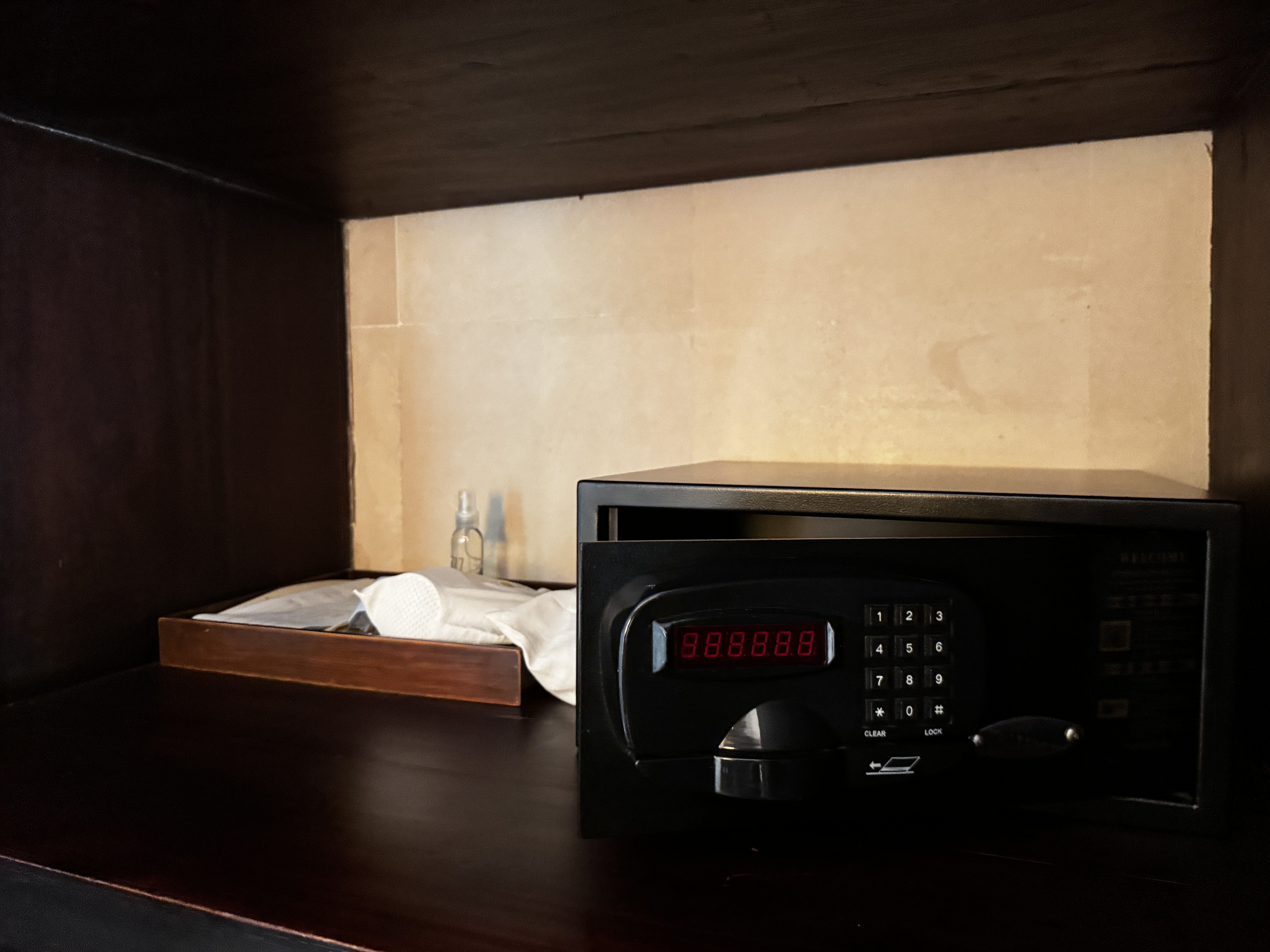 �Z�L�����e�B�[�{�b�N�X����