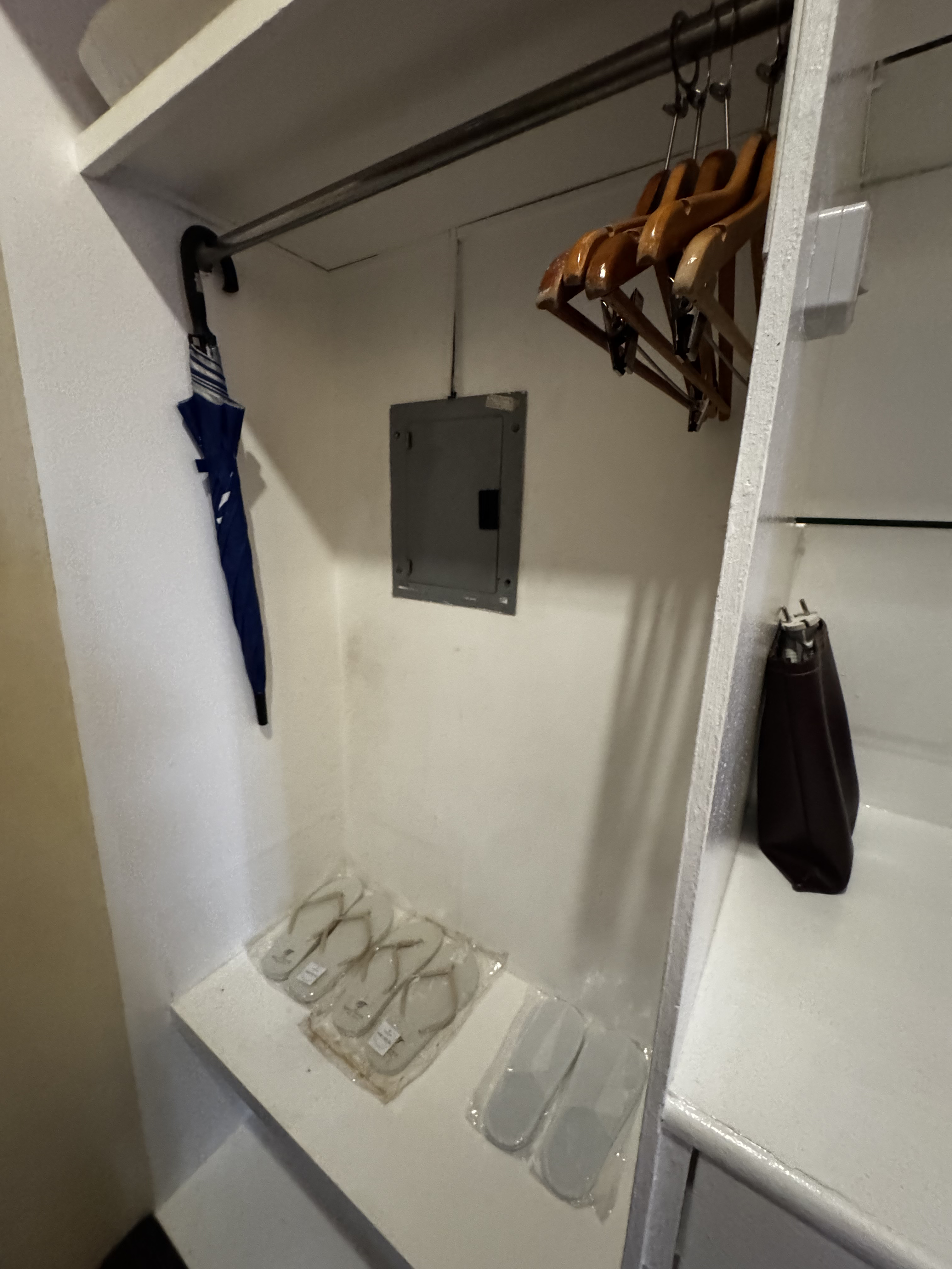 �X���b�p�͖����A�T���_����1��100PHP
