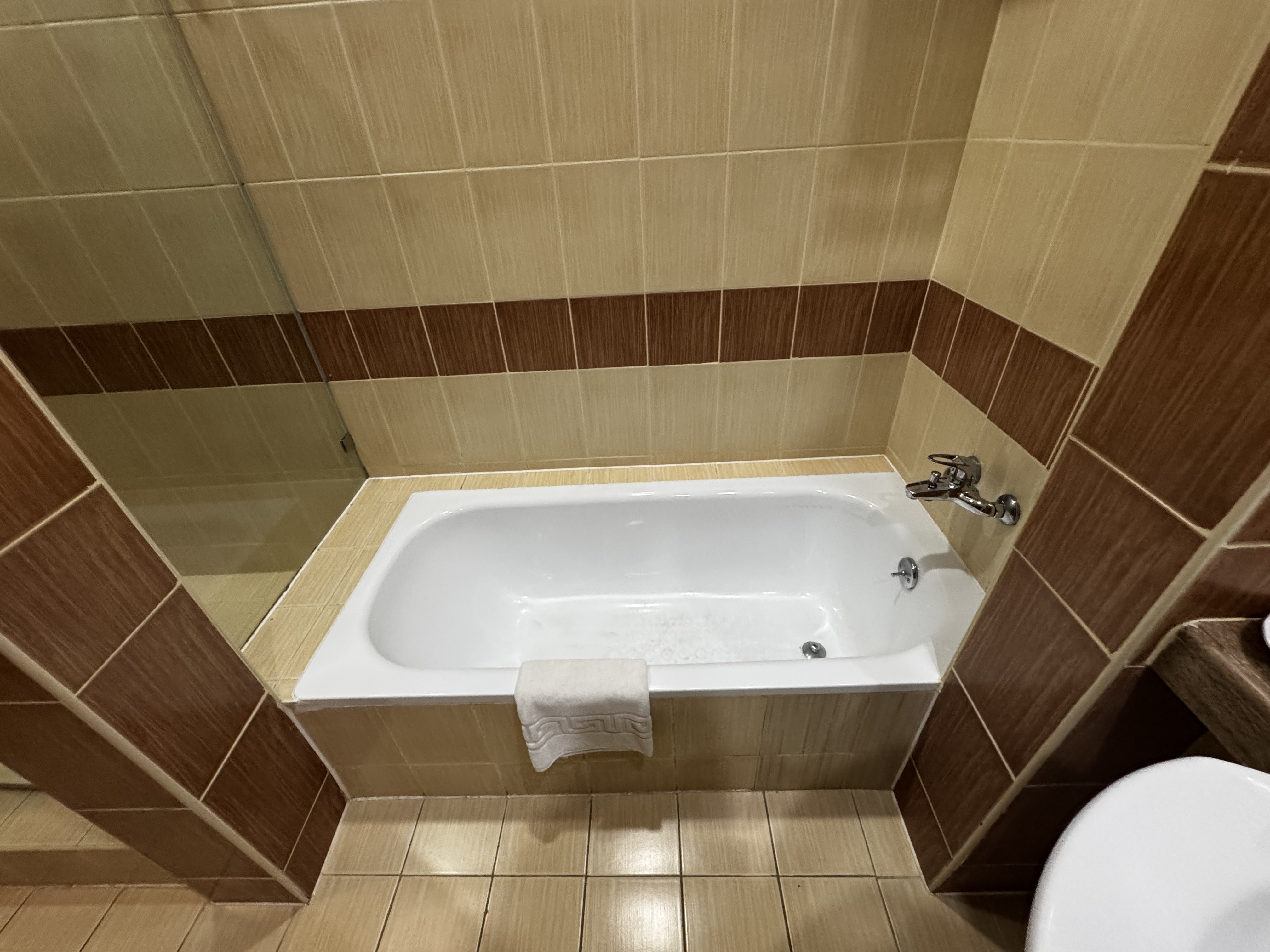 �o�X�^�u�ƃV�����[�͕�����Ă���Ɨ����ƂȂ��Ă���܂��B