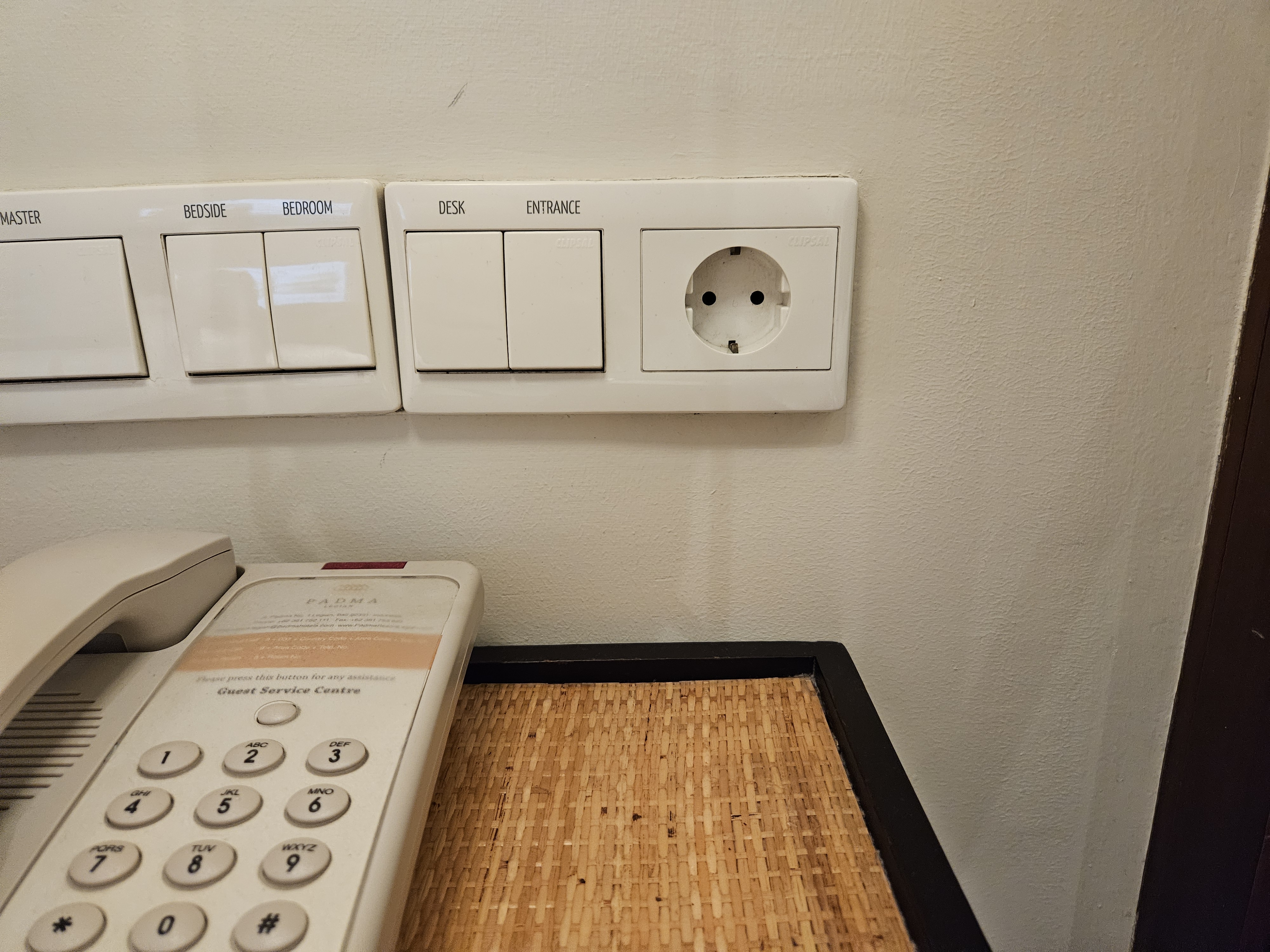 �x�b�h���ɂ̓R���Z���g���t���Ă��܂��B