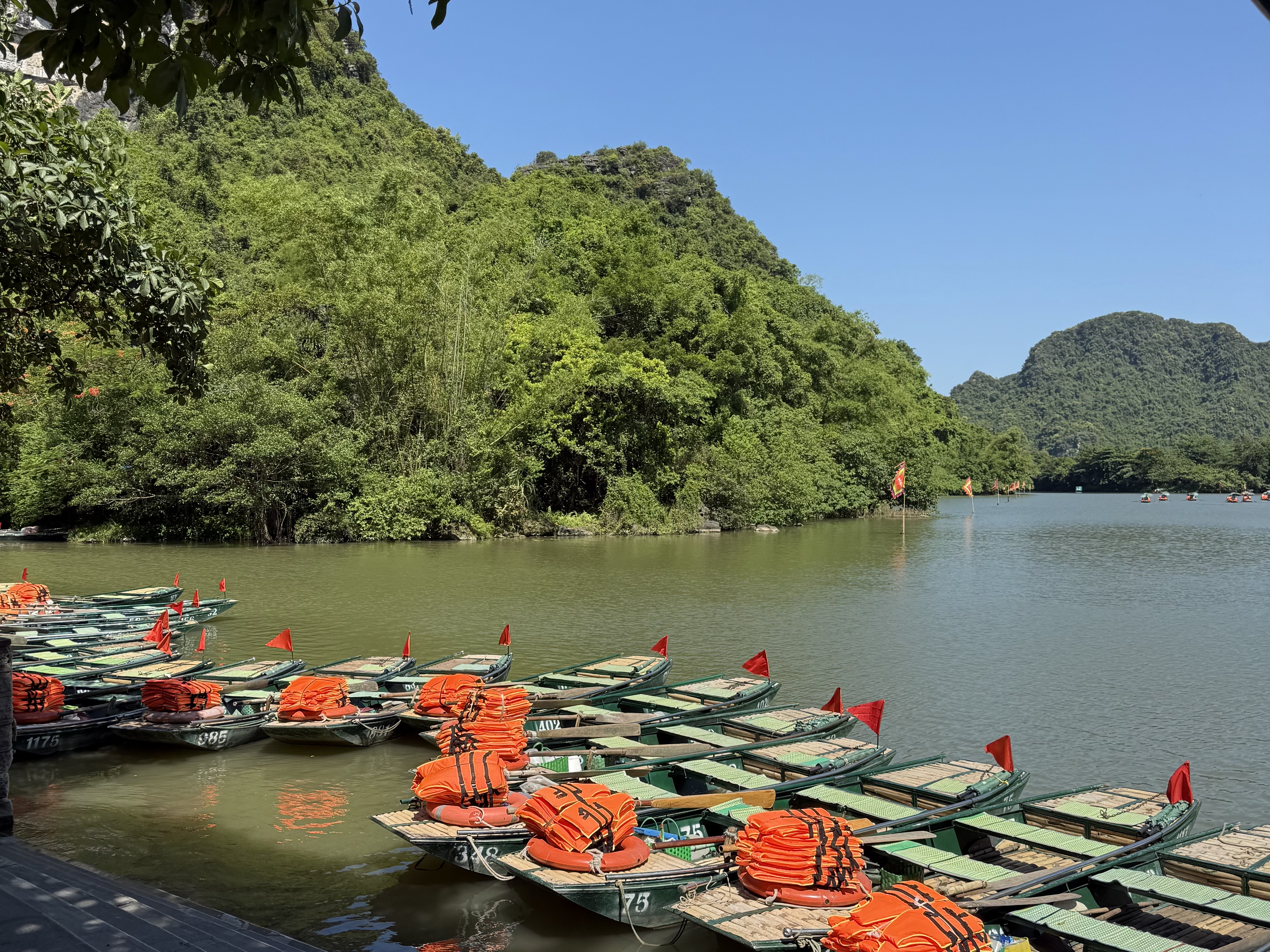 ��Hanoi Tourism��� FAM�ĥ���2���ܡۥ��󥰥��Ĥβ���