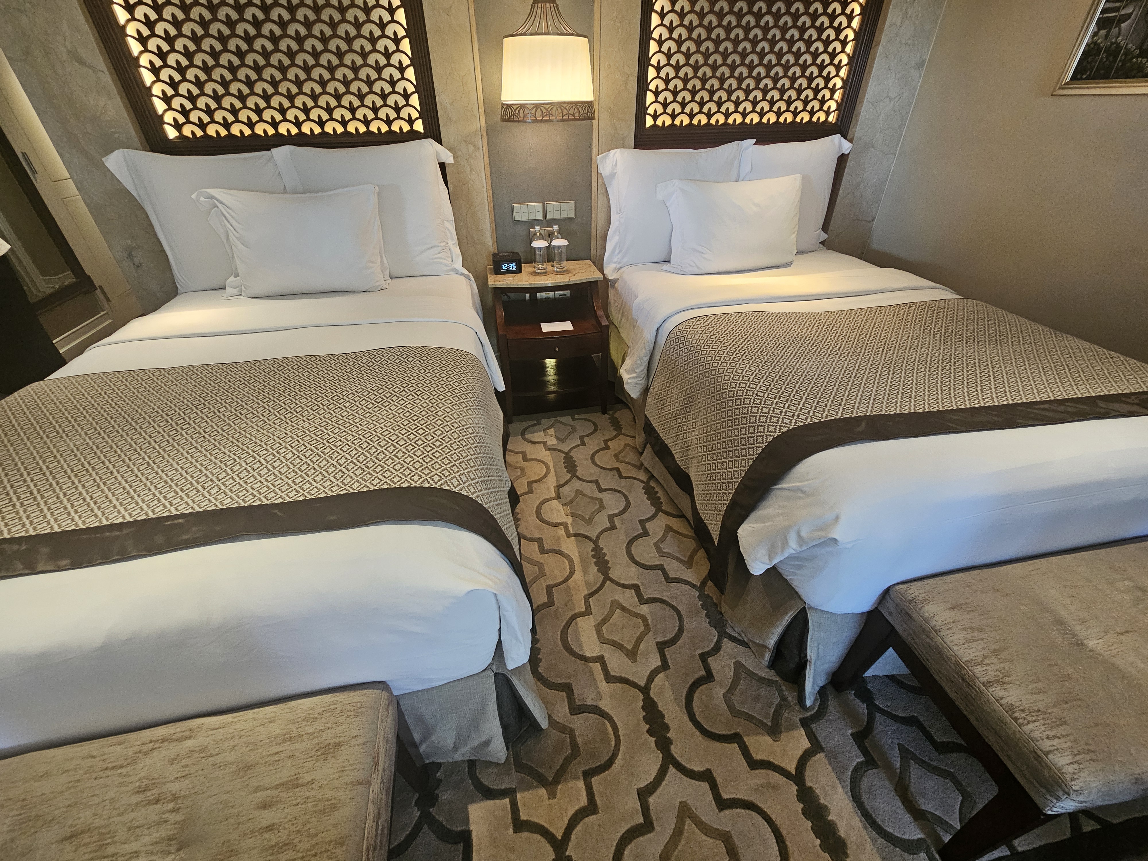 �C���^�[�R���`�l���^���o��