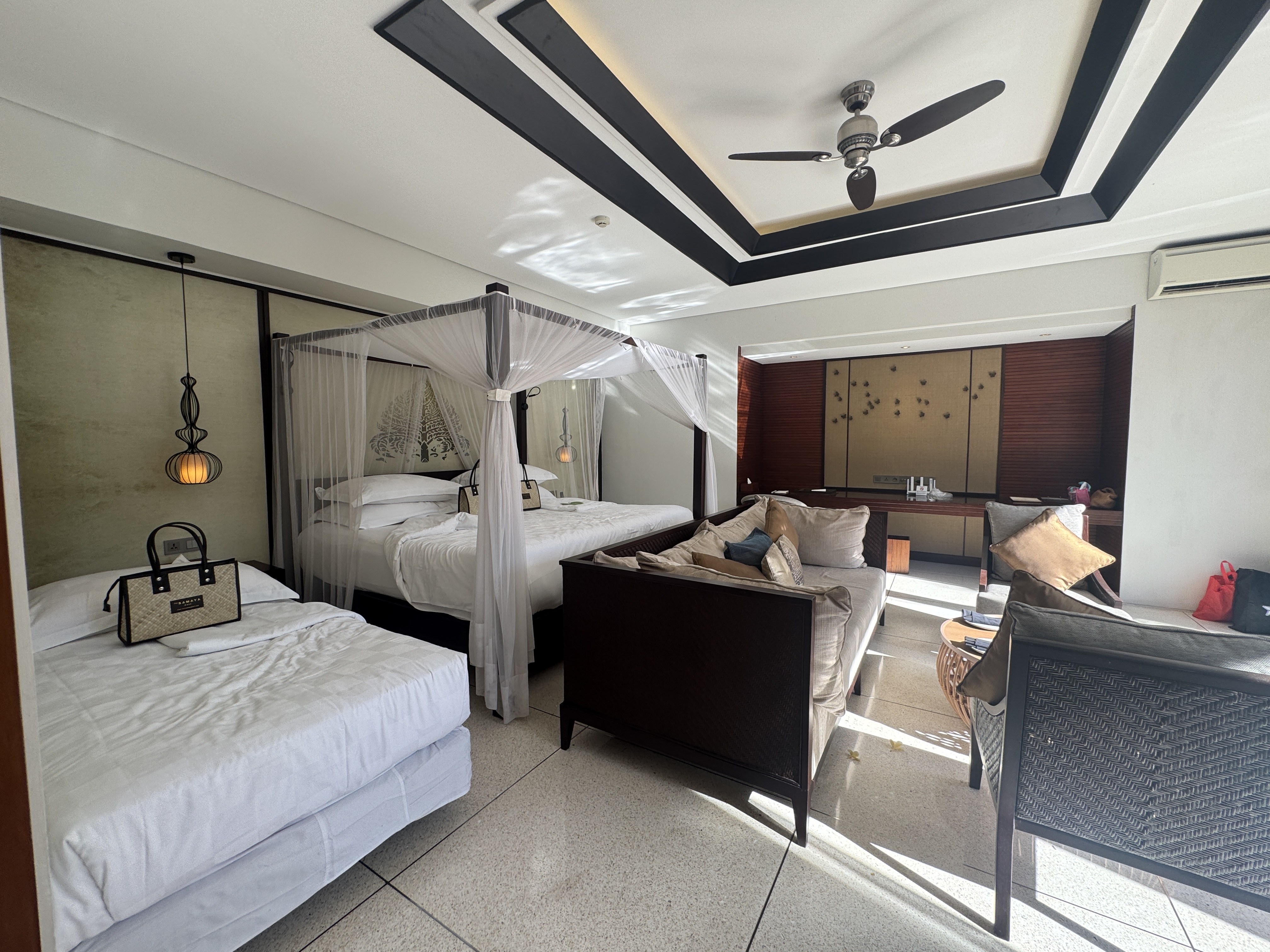 �܂�Ń��C���x�b�h�̂悤�ȃG�L�X�g���x�b�h�B